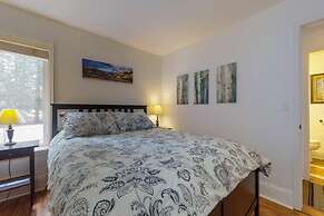 Wildwood Lodge Downtown Condos with Hot Tub