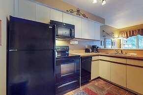 Wildwood Lodge Downtown Condos with Hot Tub