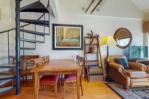 Wildwood Lodge Downtown Condos with Hot Tub