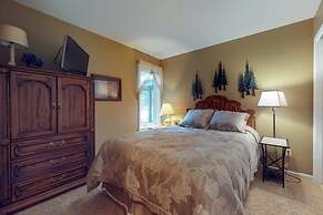 Wildwood Lodge Downtown Condos with Hot Tub