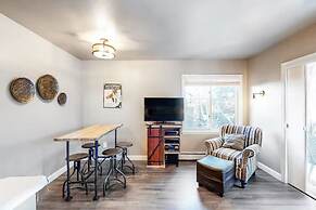 Wildwood Lodge Downtown Condos with Hot Tub