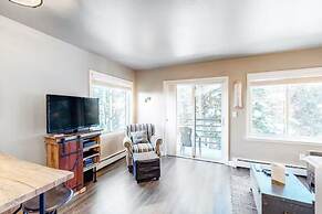 Wildwood Lodge Downtown Condos with Hot Tub