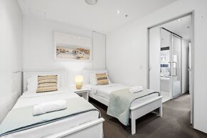 Circle on Cavill - Q Stay