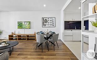 Circle on Cavill - Q Stay