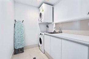 Circle on Cavill - Q Stay