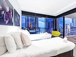 Circle on Cavill - Q Stay