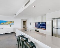 Circle on Cavill - Q Stay