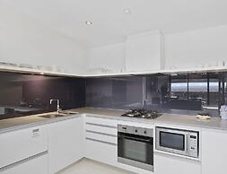 Circle on Cavill - Q Stay