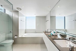 Circle on Cavill - Q Stay