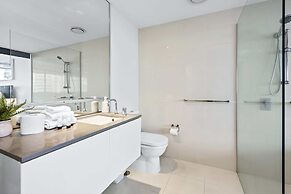 Circle on Cavill - Q Stay