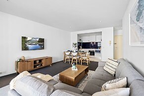 Circle on Cavill - Q Stay