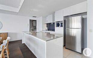 Circle on Cavill - Q Stay