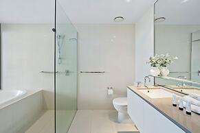 Circle on Cavill - Q Stay