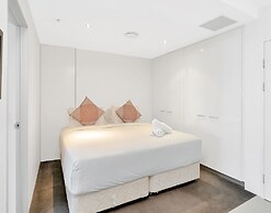 Circle on Cavill - Q Stay