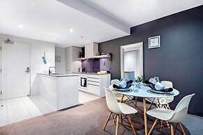 Circle on Cavill - Q Stay