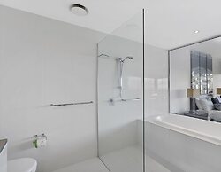 Circle on Cavill - Q Stay