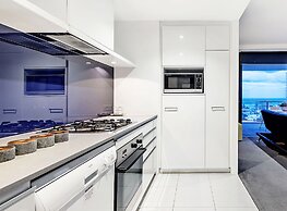 Circle on Cavill - Q Stay