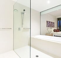 Circle on Cavill - Q Stay