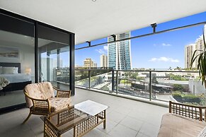 Circle on Cavill - Q Stay