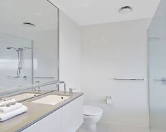 Circle on Cavill - Q Stay