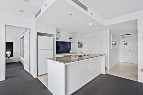 Circle on Cavill - Q Stay