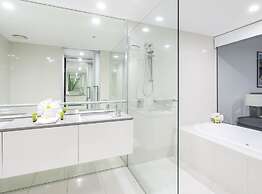 Circle on Cavill - Q Stay