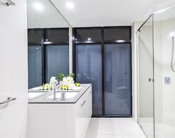 Circle on Cavill - Q Stay