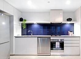 Circle on Cavill - Q Stay