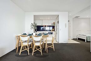 Circle on Cavill - Q Stay