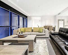 Circle on Cavill - Q Stay