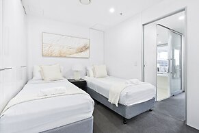 Circle on Cavill - Q Stay