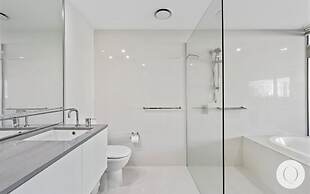 Circle on Cavill - Q Stay