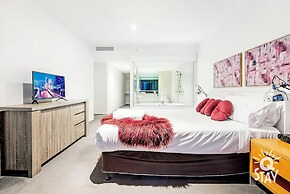 Circle on Cavill - Q Stay