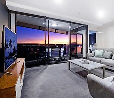 Circle on Cavill - Q Stay