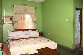 Green Park Hotel and Suites