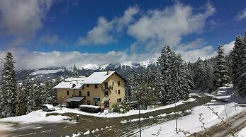 Le Blanchon Hotel
