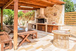 Agia Pelagia Blue Apt 50m from Sea