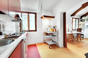 Bragora Smoochy Attic Venice