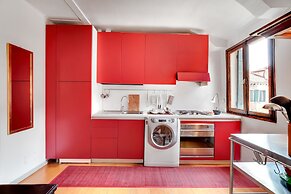 Bragora Smoochy Attic Venice