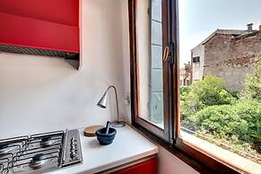 Bragora Smoochy Attic Venice