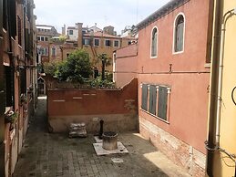 Contemporary Apartment in Venice FF