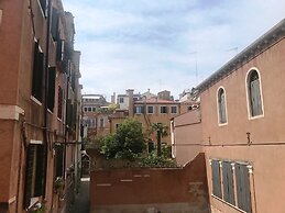 Contemporary Apartment in Venice FF