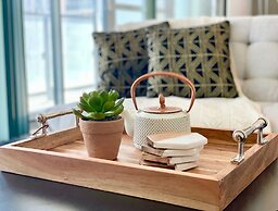 Stunning Harbourfront Condo