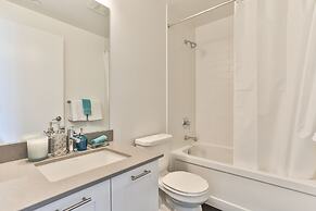 Stunning Harbourfront Condo