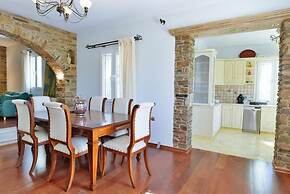 Charming 3-bedroom House in Tinos