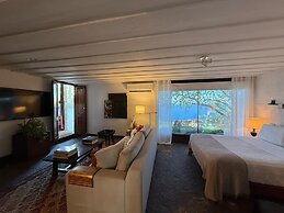 CLIFFSIDE - Boutique Hotel & Spa