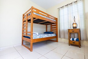 Colinas del Atlantico Vacational House 2nd Floor