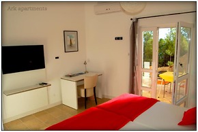 Ark Beach Hotel