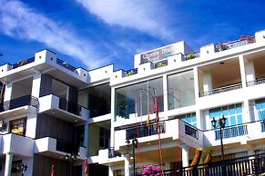 Queens Beach Hotel