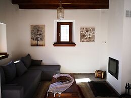 Effrosini Stonehouse Portaria